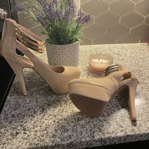 Nude close toe shoes! ✨